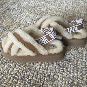 NWOT Ugg Sandals.sz 9